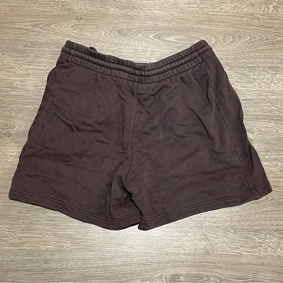 Aritzia TNA Cozy Fleece Boyfriend 5” Shorts — Medium GD Rich Mocha Brown - Picture 4 of 9